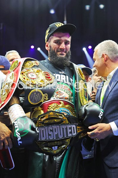 Artur Beterbiev Undisputed Light Heavyweight Champion v Dimitry Bivol 2024