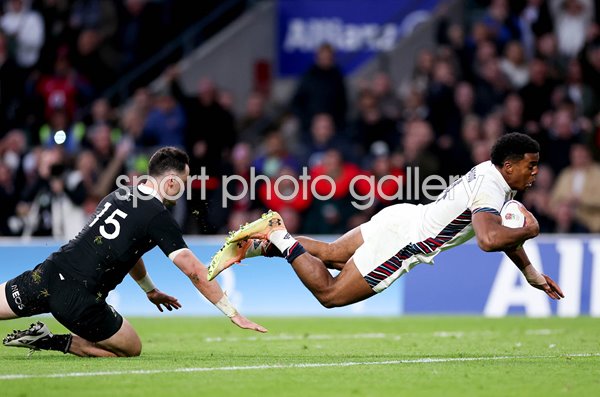 Immanuel Feyi-Waboso England scores try v New Zealand Autumn Nations Series 2024