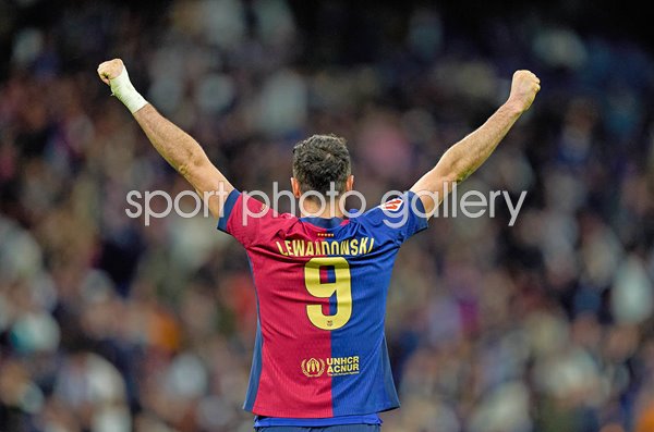 Robert Lewandowski Barcelona celebrates win v Real Madrid Bernabeu La Liga 2025