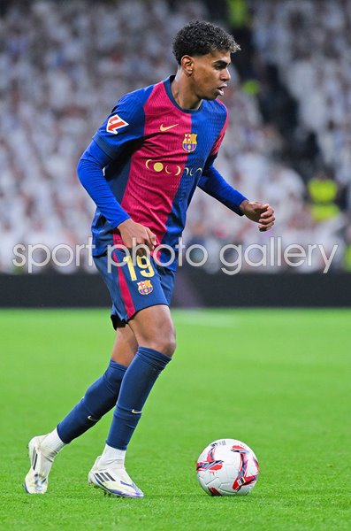 Lamine Yamal Barcelona v Real Madrid Estadio Santiago Bernabeu La Liga 2025