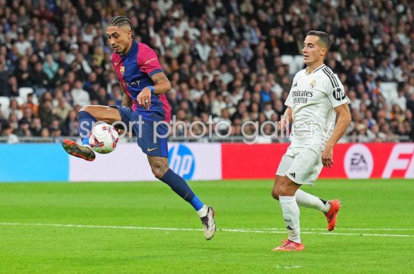 Raphinha Barcelona scores v Real Madrid Estadio Santiago Bernabeu La Liga 2025