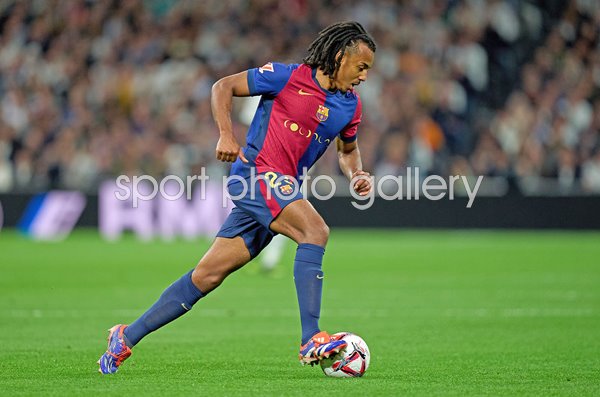 Jules Kounde Barcelona v Real Madrid Estadio Santiago Bernabeu La Liga 2025