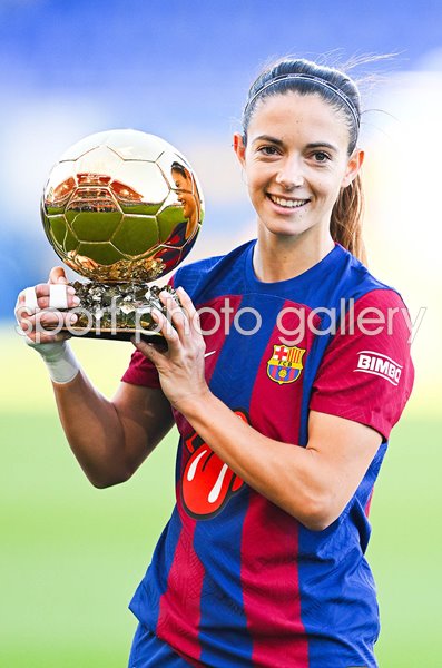 Aitana Bonmati Women's Ballon d'or Trophy Barcelona v Sevilla La Liga 2024