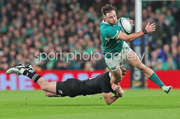 Hugo Keenan Ireland tackled by Damian McKenzie New Zealand Autumn Series Dublin 2024