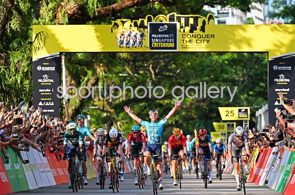 Mark Cavendish Great Britain celebrates final race win Singapore 2024