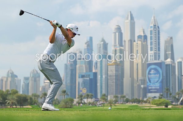 Min Woo Lee Australia drives 8th hole Dubai Desert Classic Emirates Club 2025