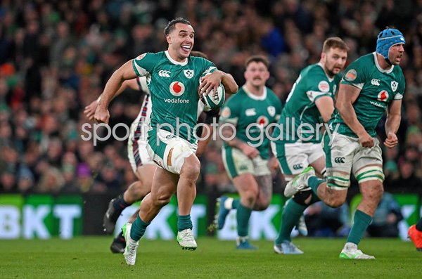 James Lowe Ireland breaks clear v England Dublin Six Nations 2025