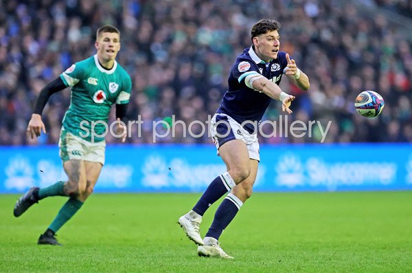 Tom Jordan Scotland passes the ball v Ireland Murrayfield Six Nations 2025