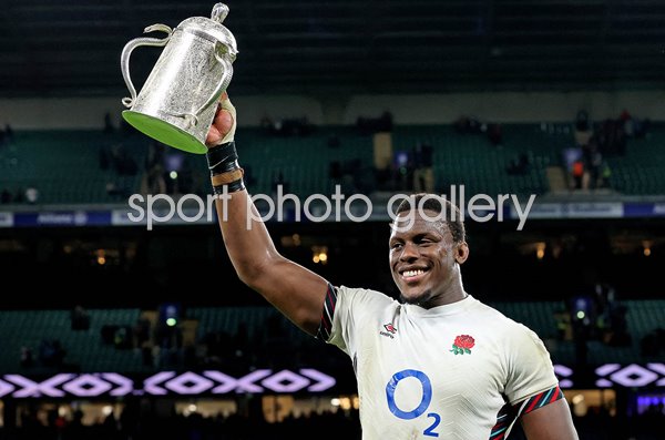 Maro Itoje England captain celebrates Calcutta Cup win v Scotland Twickenham Six Nations 2025