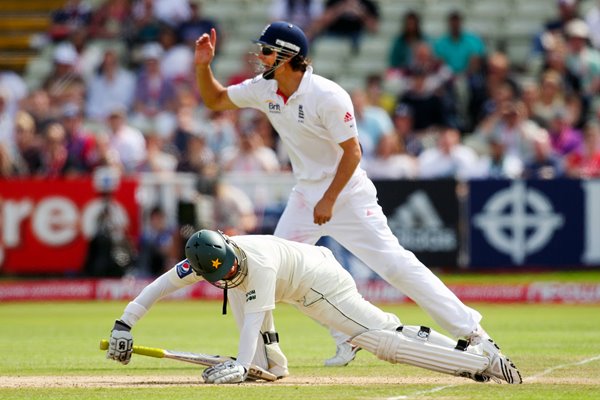  Imran Farhat bowled by Graeme Swann