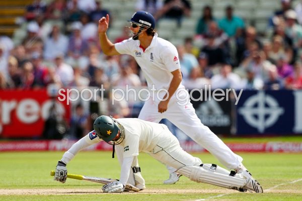  Imran Farhat bowled by Graeme Swann
