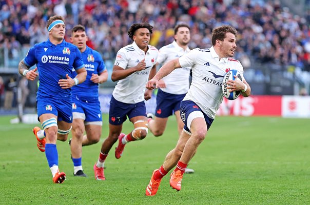 Antoine Dupont France scores v Italy Rome Six Nations 2025