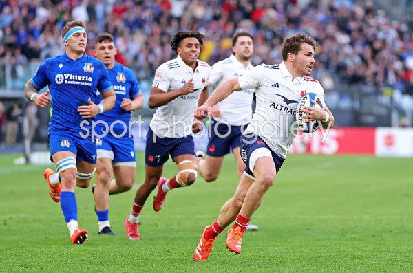 Antoine Dupont France scores v Italy Rome Six Nations 2025