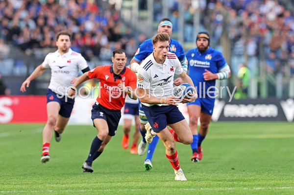 Leo Barre France on the ball v Italy Rome Six Nations 2025