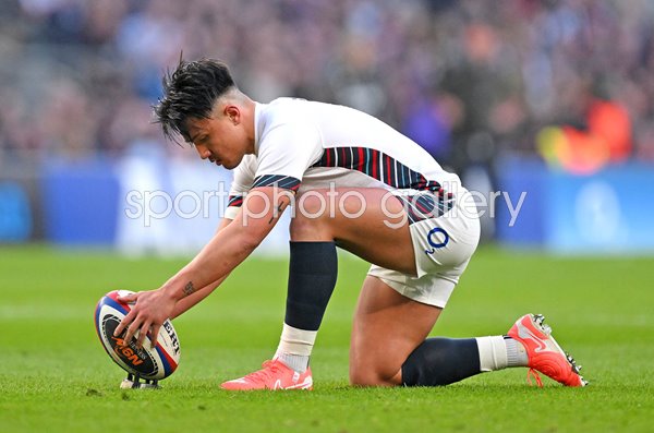 Marcus Smith England lines up a kick v Scotland Twickenham Six Nations 2025