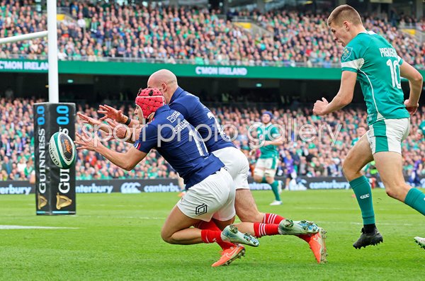 Louis Bielle-Biarrey France scores try v Ireland Dublin Six Nations 2025