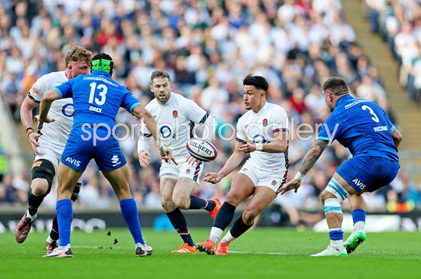 Marcus Smith England passes v Italy Twickenham Six Nations 2025