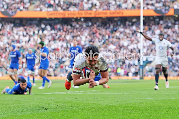 Marcus Smith England scores v Italy Twickenham Six Nations 2025