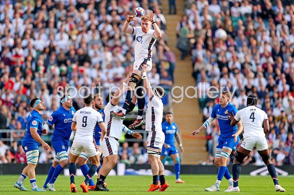 Ollie Chessum England lineout catch v Italy Twickenham Six Nations 2025