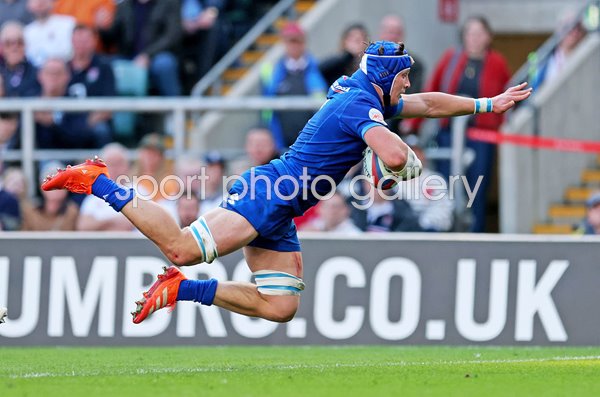 Ross Vintcent Italy scores v England Twickenham Six Nations 2025