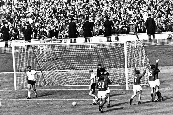  England players celebrate Geoff Hurst goal 1966