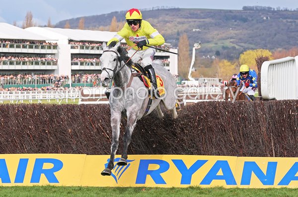 Harry Cobden riding Caldwell Potter Jack Richards Novices' Limited Handicap Chase Cheltenham 2025