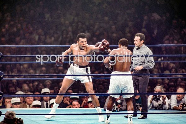 Muhammad Ali beats Joe Frazier Madison Sqaure Garden New York 1974
