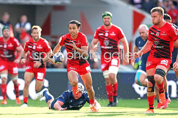 Ange Capuozo Toulouse scores v Sale Sharks Last 16 Champions Cup 2025