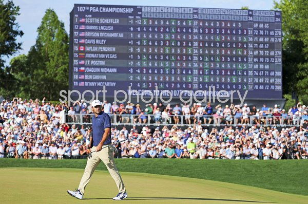 Scottie Scheffler USA victory walk up 18th hole USPGA Championship Quail Hollow 2025