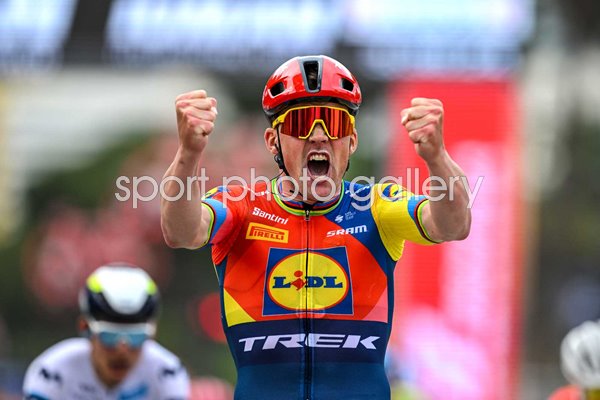 Mads Pedersen Denmark celebrates Stage 1 win Giro d'Italia 2025  