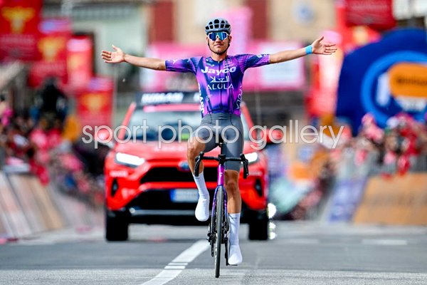 Luke Plapp Australia celebrates Stage 8 win Giro d'Italia 2025  