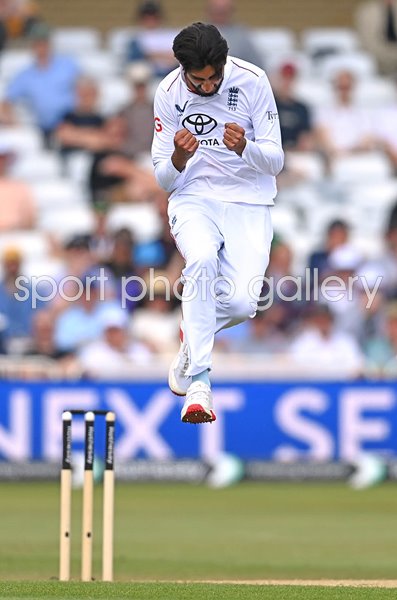 Shoaib Bashir England celebrates v Zimbabwe Trent Bridge 2025