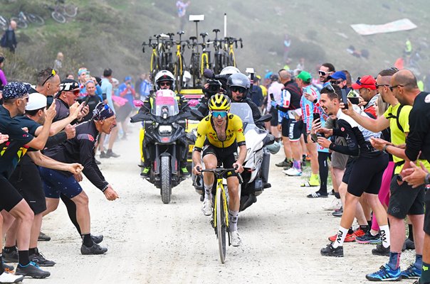 Simon Yates Great Britain climbs to Giro glory Stage 20 Giro d'Italia 2025