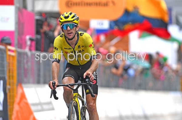 Simon Yates Great Britain finish line Stage 20 Giro d'Italia 2025