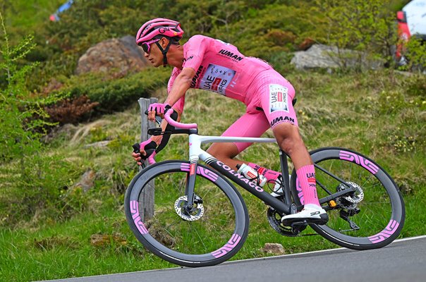 Isaac Del Toro Mexico descends Stage 17 Giro d'Italia 2025