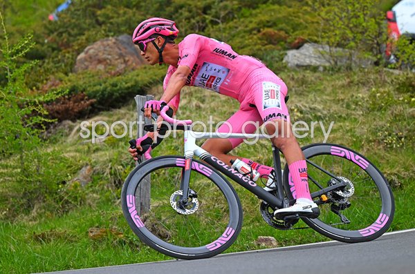 Isaac Del Toro Mexico descends Stage 17 Giro d'Italia 2025