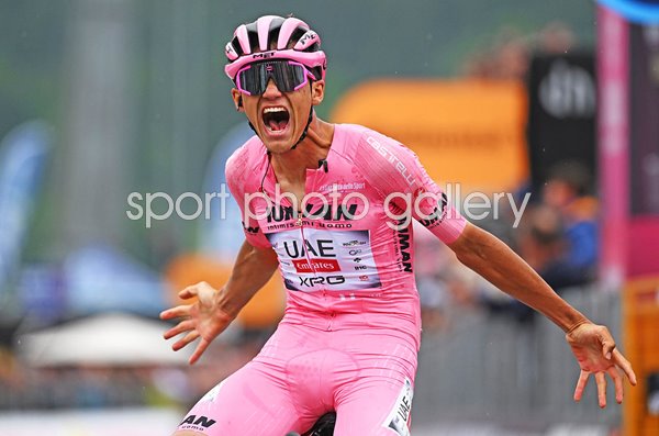 Isaac Del Toro Mexico celebrates finish line Stage 17 Giro d'Italia 2025