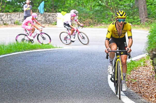 Giro d'Italia 2025 Pivotal Moment as Simon Yates breaks clear on Stage 20