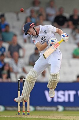 Harry Brook England avoids bouncer from Jasprit Bumrah v India 1st Test Leeds 2025