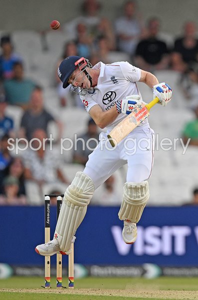 Harry Brook England avoids bouncer from Jasprit Bumrah v India 1st Test Leeds 2025