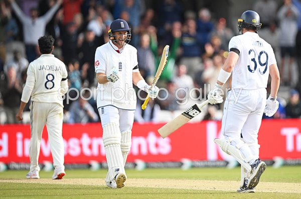 Joe Root & Jamie Smith England celebrate victory v India 1st Test Headingley 2025