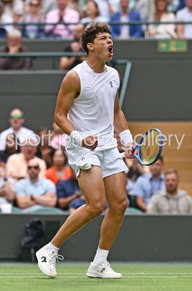 Ben Shelton USA celebrates v Lorenzo Sonego Italy Wimbledon 2025