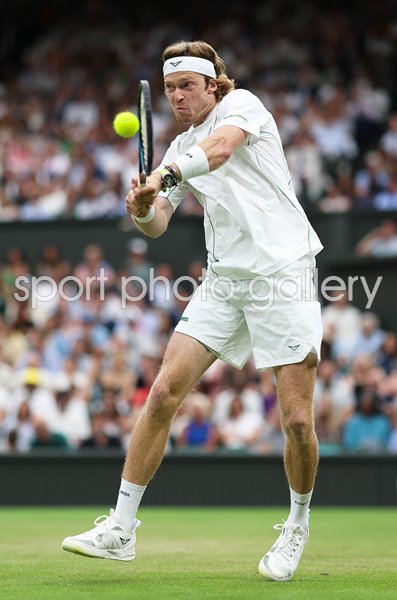Andrey Rublev plays a backhand v Carlos Alcaraz Wimbledon 2025