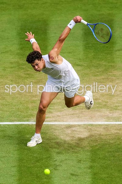 Ben Shelton USA backhand v Jannik Sinner Wimbledon 2025