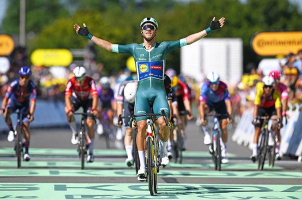 Jonathan Milan Italy wins Stage 8 sprint Tour de France 2025