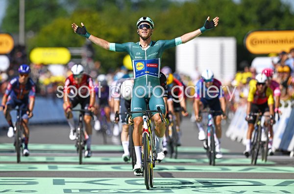 Jonathan Milan Italy wins Stage 8 sprint Tour de France 2025