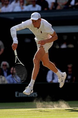 Jannik Sinner Italy serves v Carlos Alcaraz Wimbledon 2025