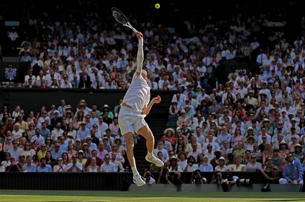 Jannik Sinner Italy overhead smash v Carlos Alcaraz Wimbledon 2025