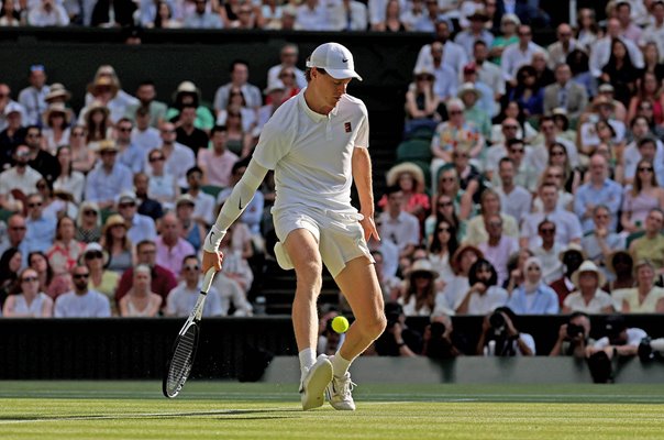 Jannik Sinner Italy trick shot v Carlos Alcaraz Wimbledon 2025