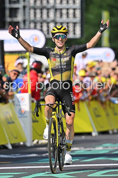 Simon Yates Great Britain celebrates Stage 10 win Tour de France 2025